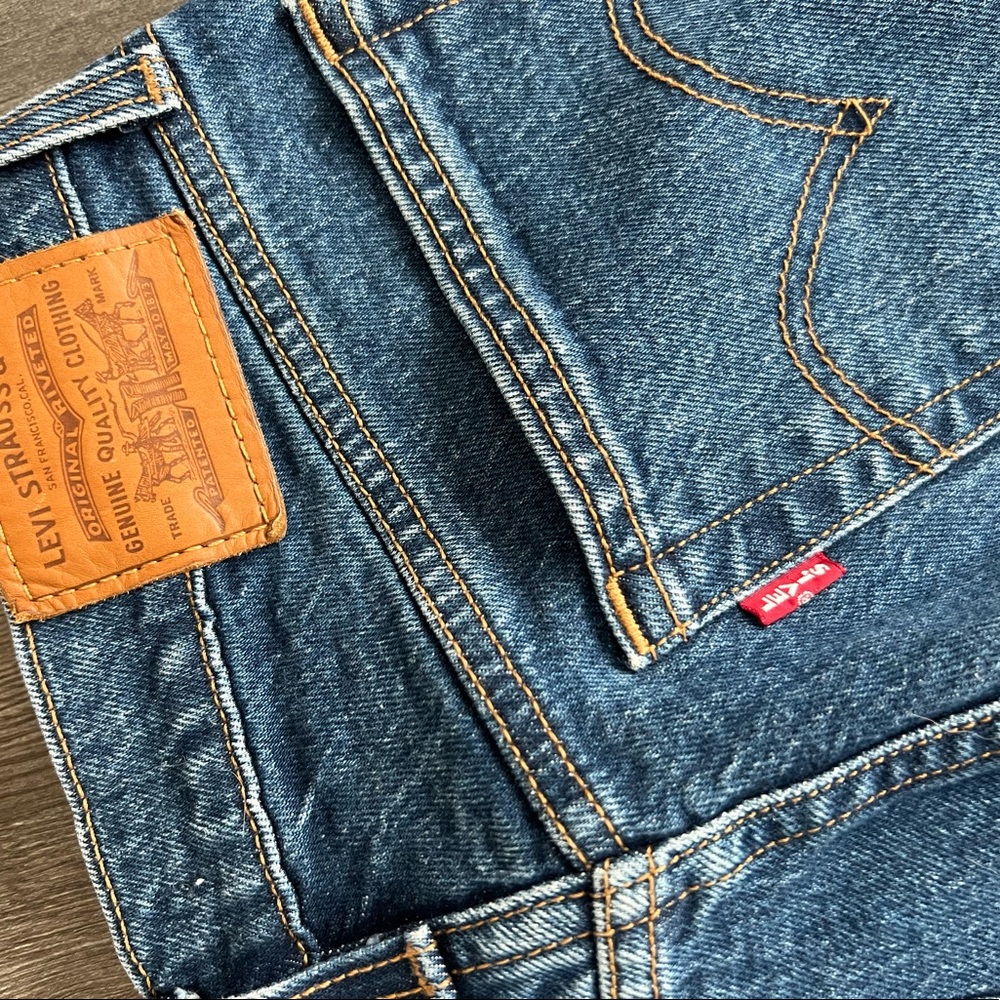 Levi’s wedgie straight.